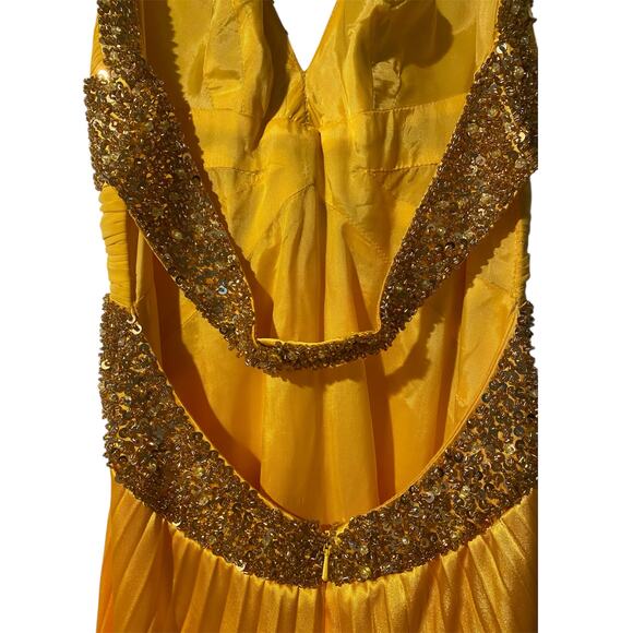 Niki by Niki Livas Formal Gown Maxi Dress US 4 Gold Yellow Halter Pleated Prom - Picture 7 of 15